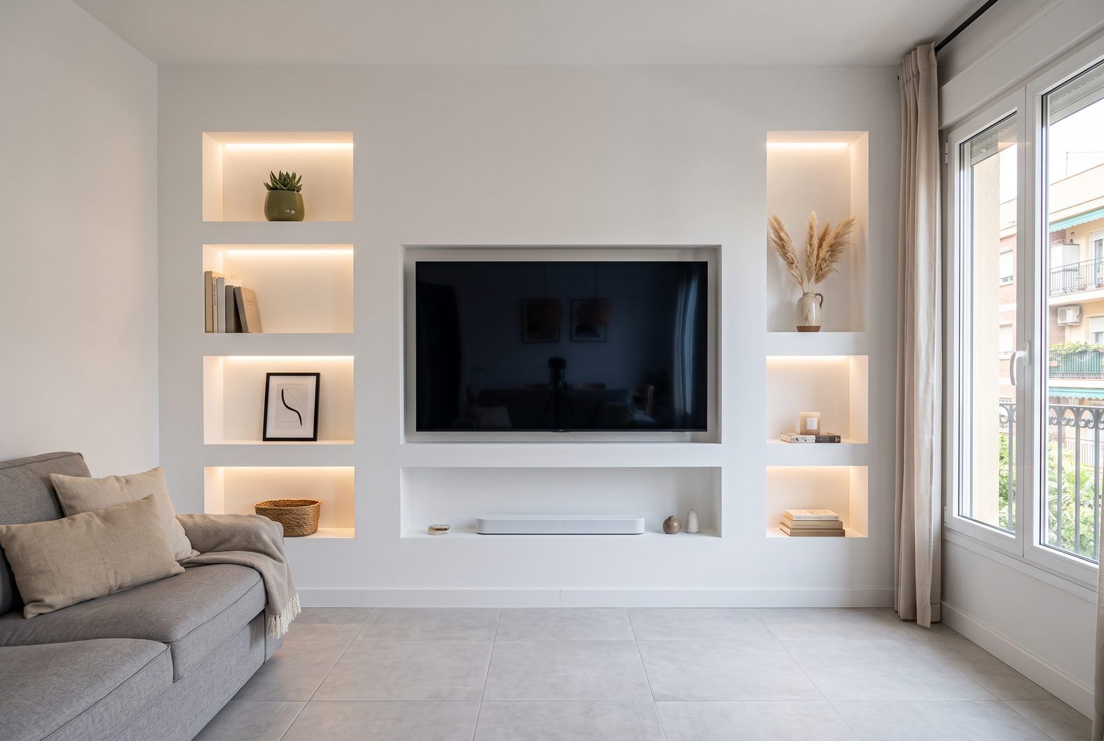 Mueble de televisión con luz, obra de pladur